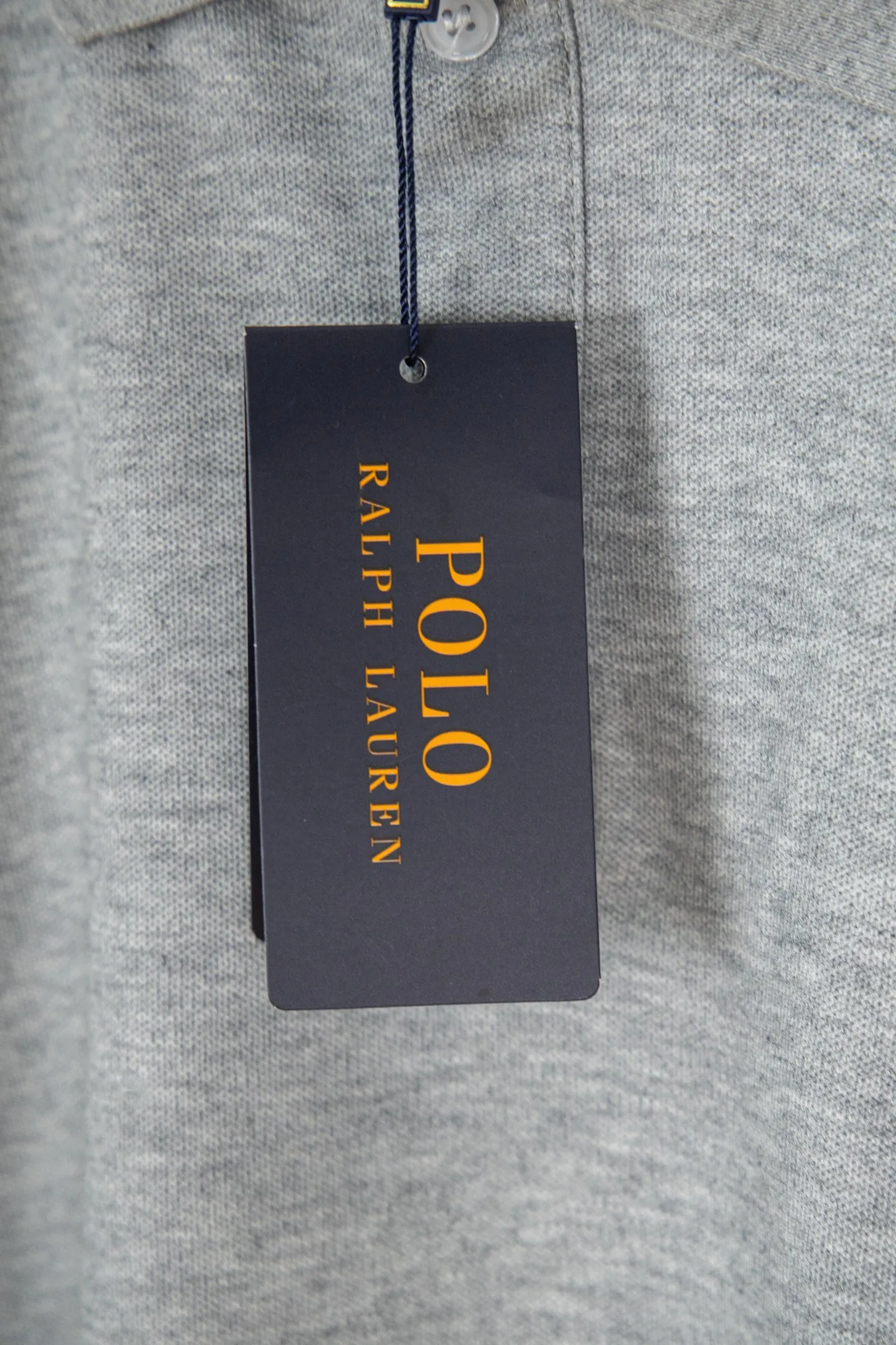 P140 Polo Ralph Lauren/Ralph Lauren basic Malaysian embroidery logo Big Pony Polo shirt T-shirt short sleeve S~XL black navy gray white original fabric 100% pique cotton, imported embroidery logo on the chest, "3" patch logo on the cuffs, custom threaded collar, Malaysian embroidery, the highest version, suitable for business and leisure daily use! 🌘Two-button placket, laser logo pearlescent resin buttons, cuffs and hem using double-thread sewing technology, different currency versions, full set of original three-label accessories!